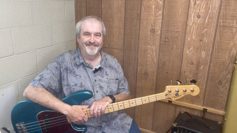 Photo of Jeff "Mac" McLemore teaching beginner drills for bass guitar