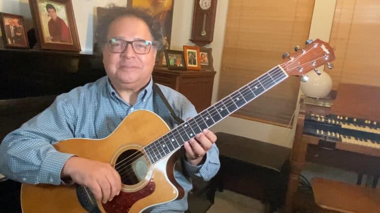 Photo of Jaime Cortez teaching fingerstyle guitar skills